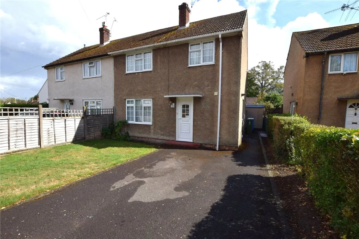 3 bed house for sale — Perring Avenue, Farnborough, Hampshire, GU14 9DA
