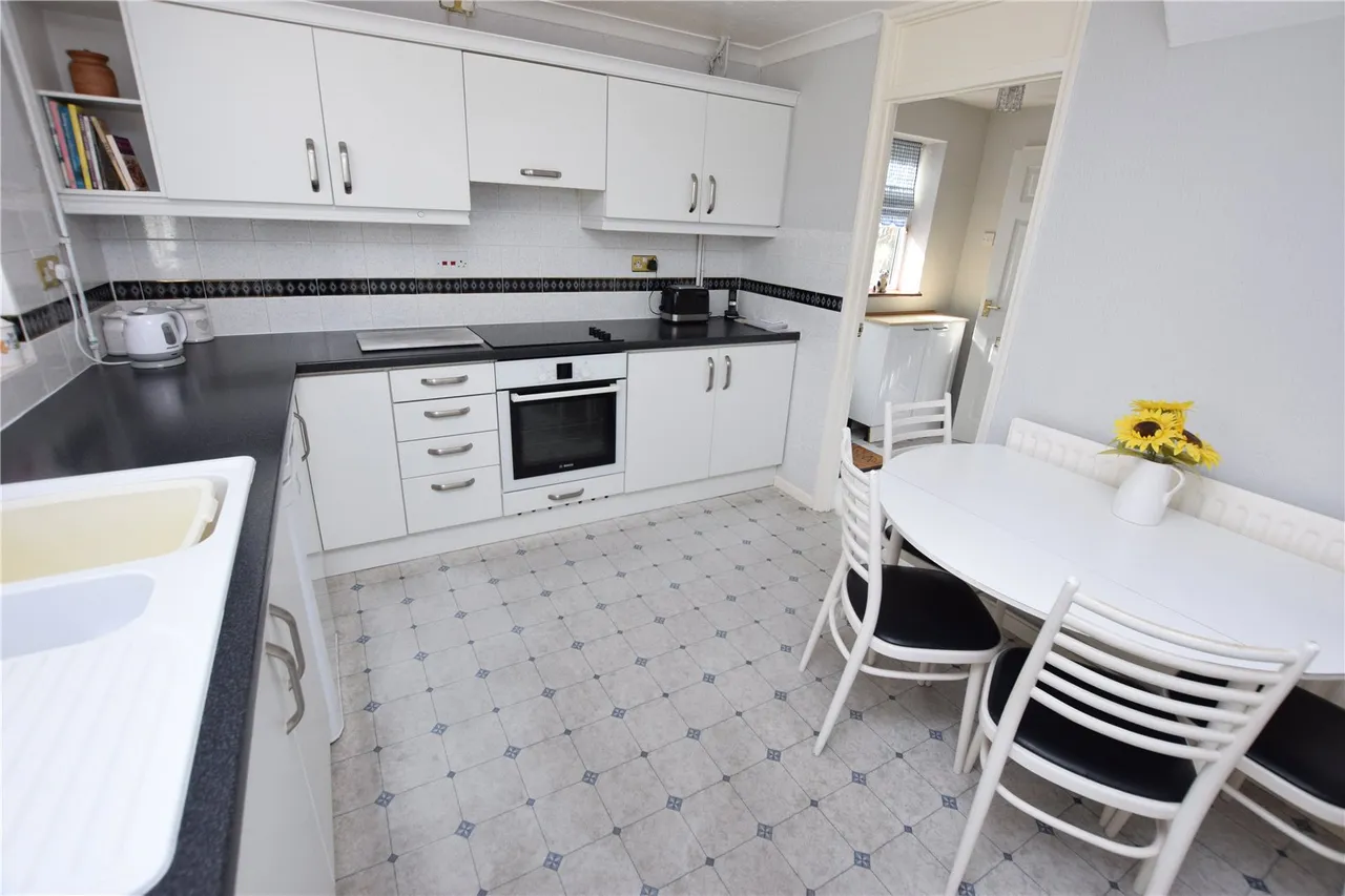 Perring Avenue, Farnborough, Hampshire, GU14 9DA, photo 4