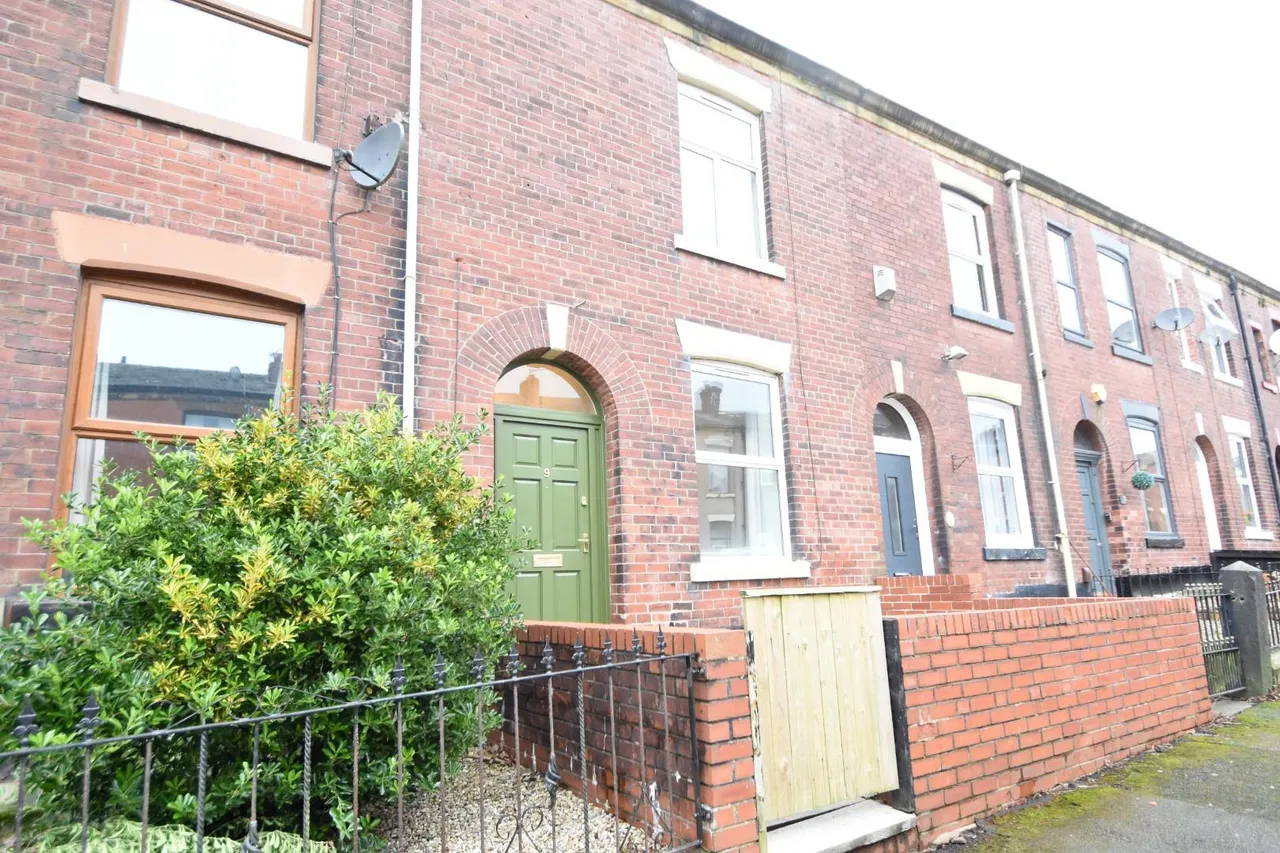 2 bed house to rent — Garston Street, Bury, BL9 6EW
