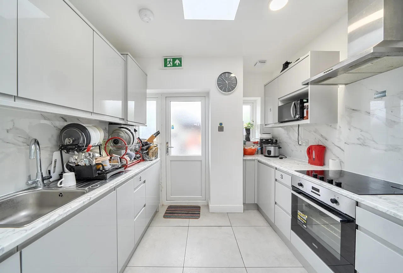 3 bed house for sale — Whistler Gardens, Edgware, HA8 5TU