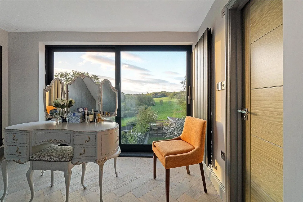 Park Way, Enfield, photo 16
