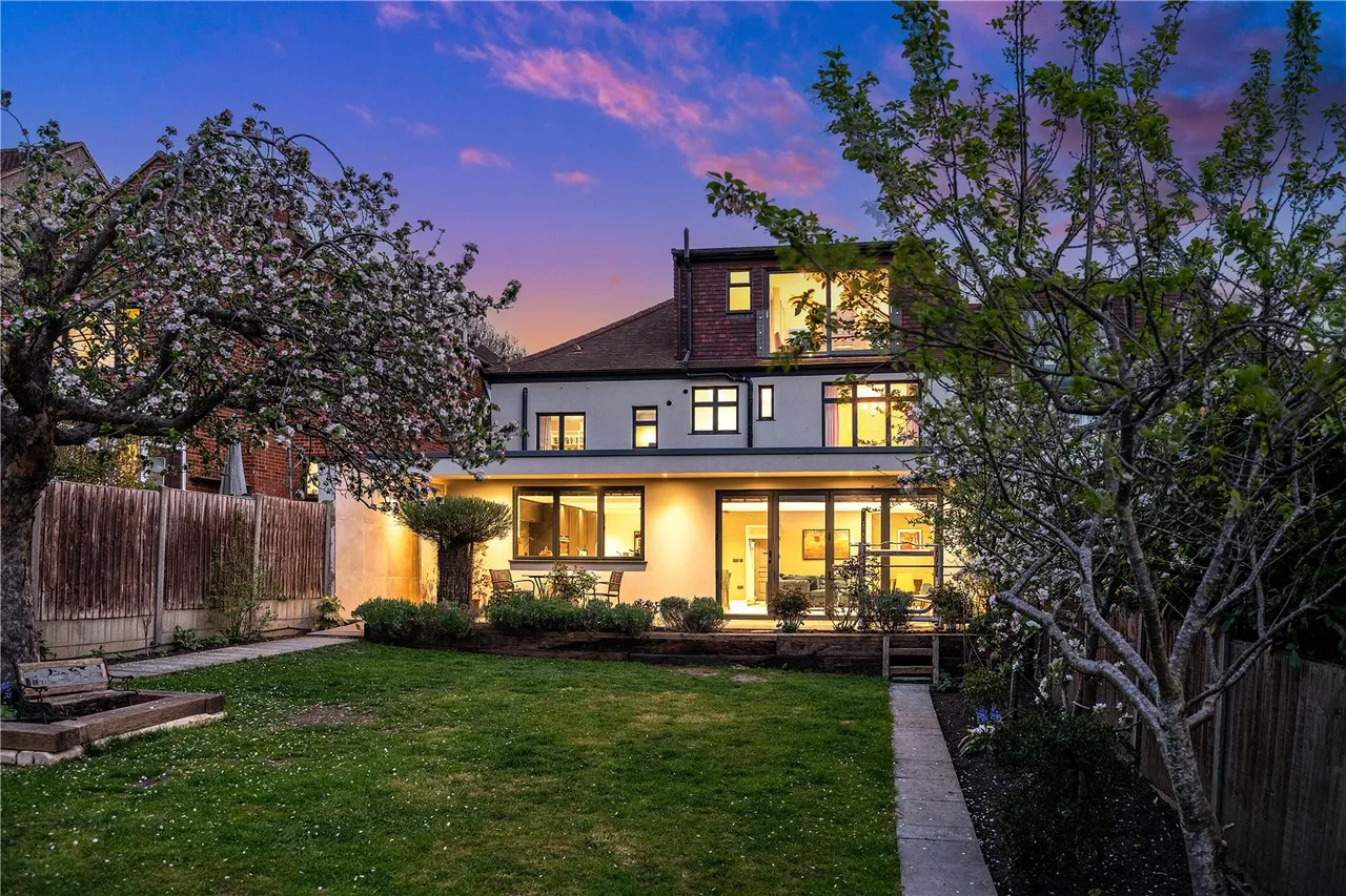 Park Way, Enfield, photo 37