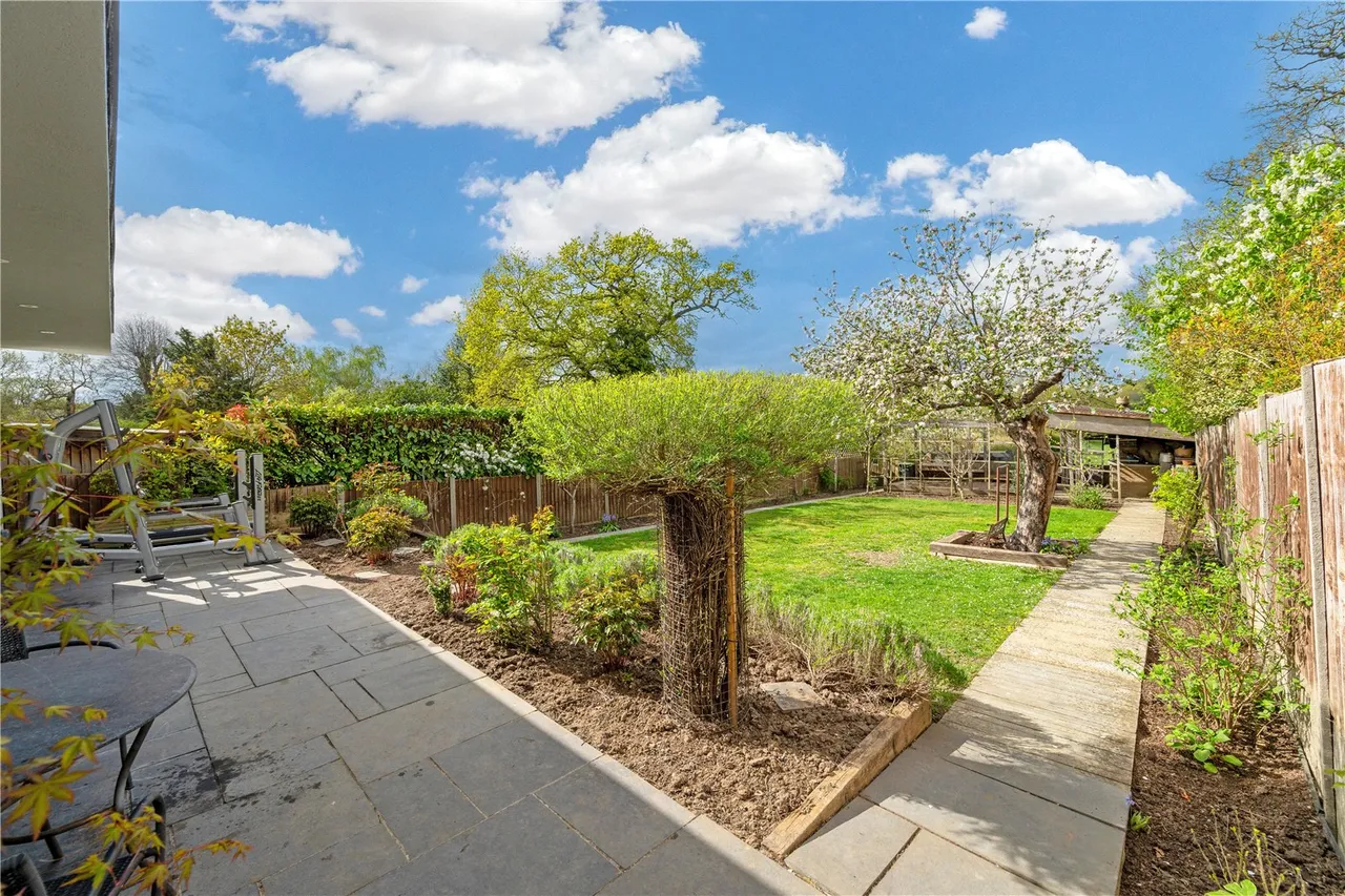 Park Way, Enfield, photo 35