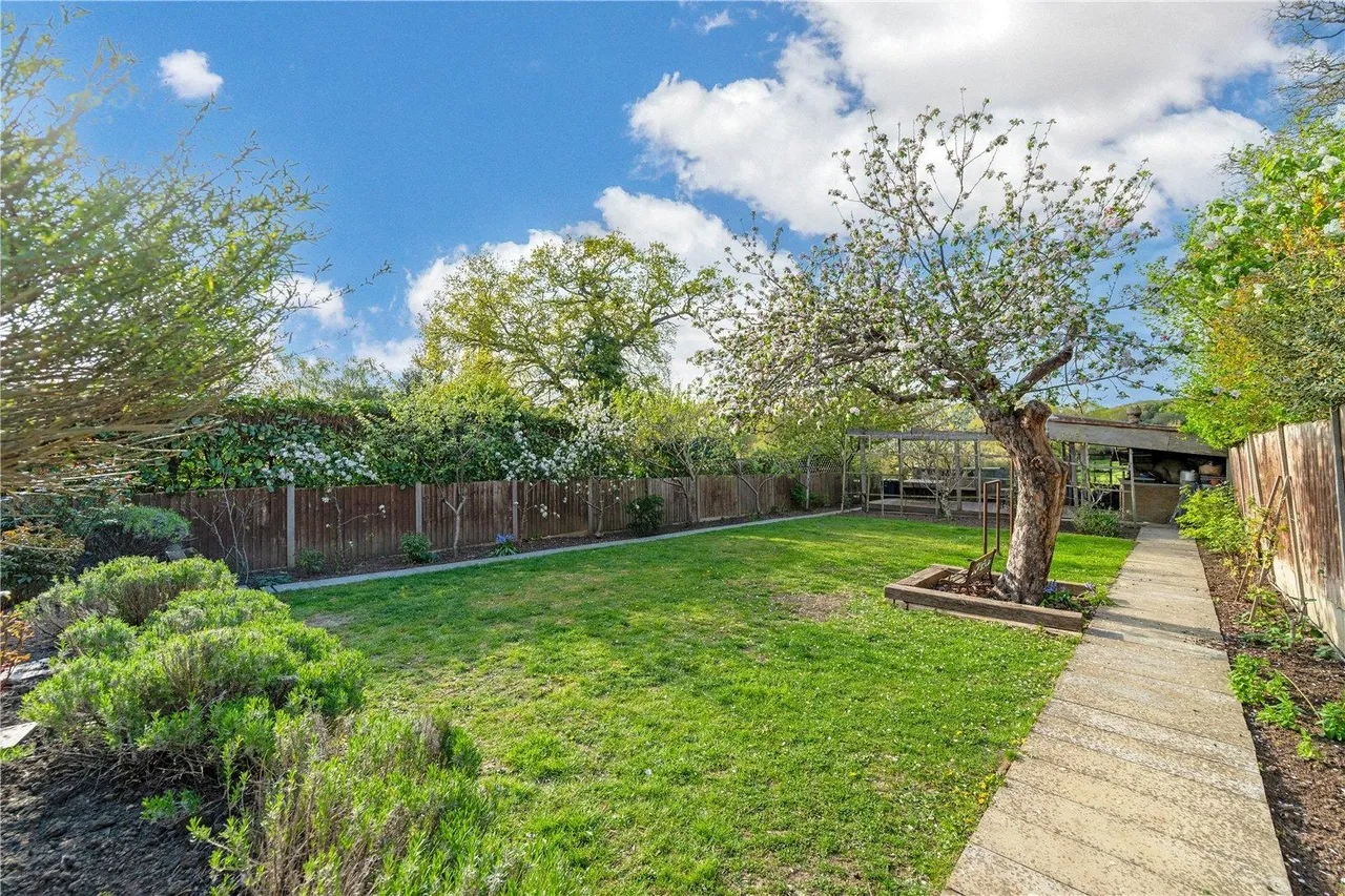 Park Way, Enfield, photo 31