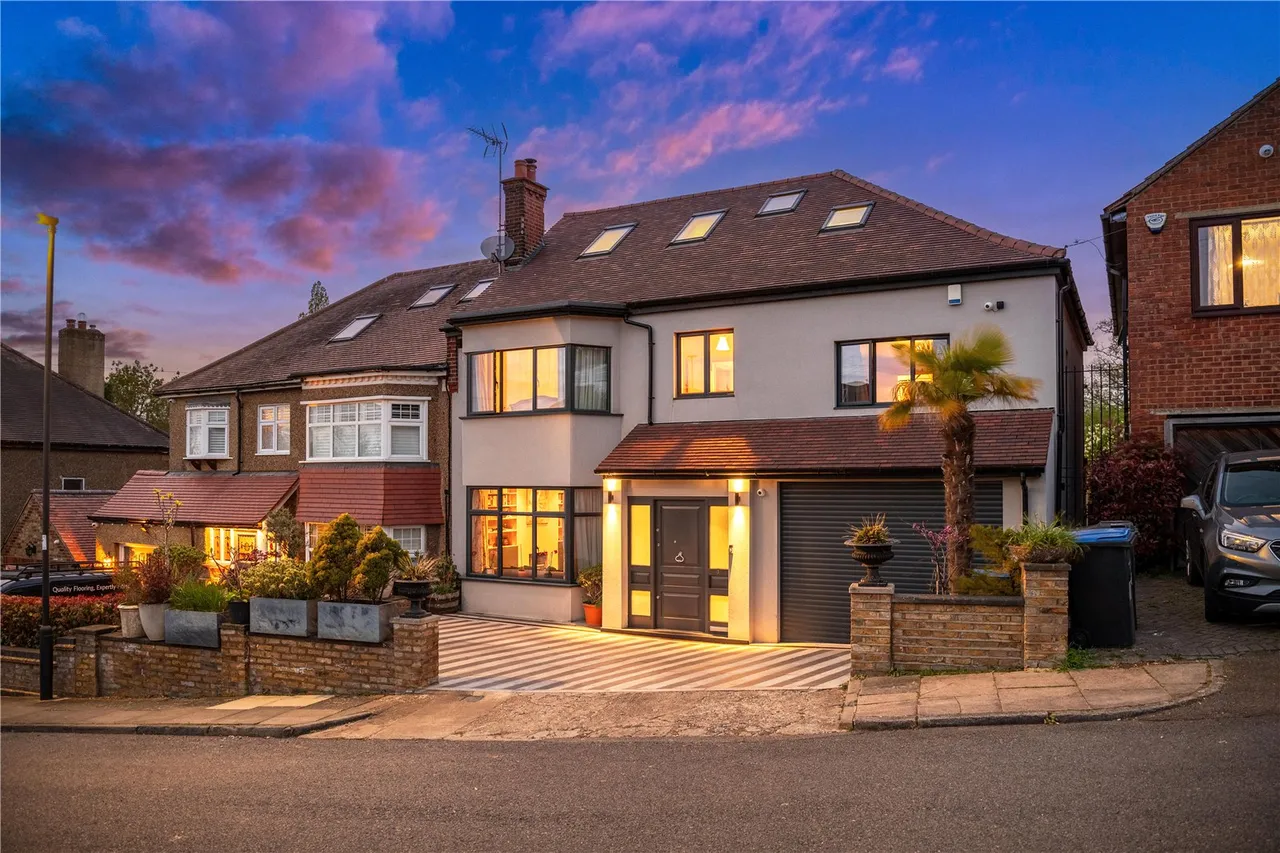 5 bed house for sale, Park Way, Enfield