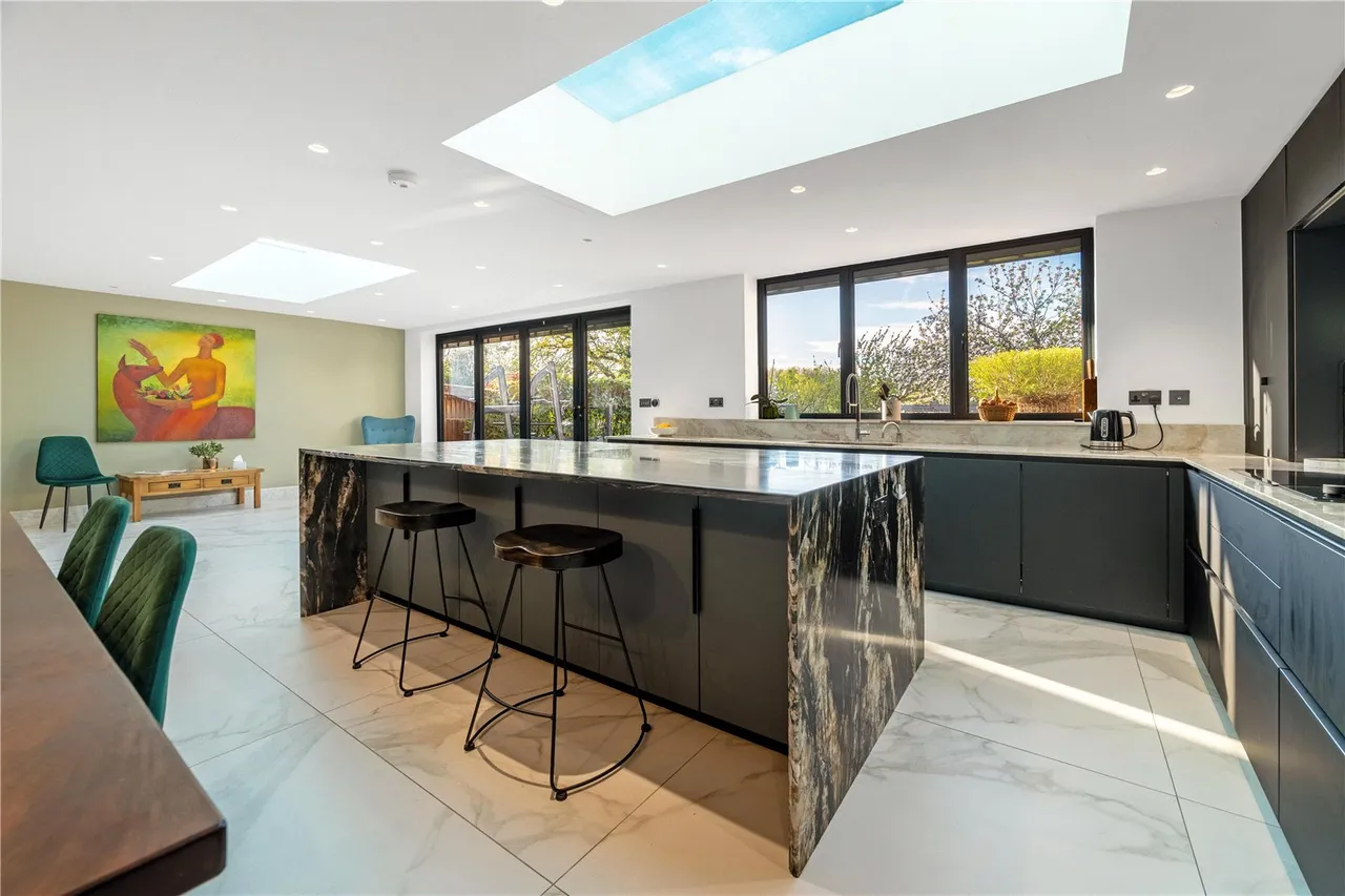 Park Way, Enfield, photo 8
