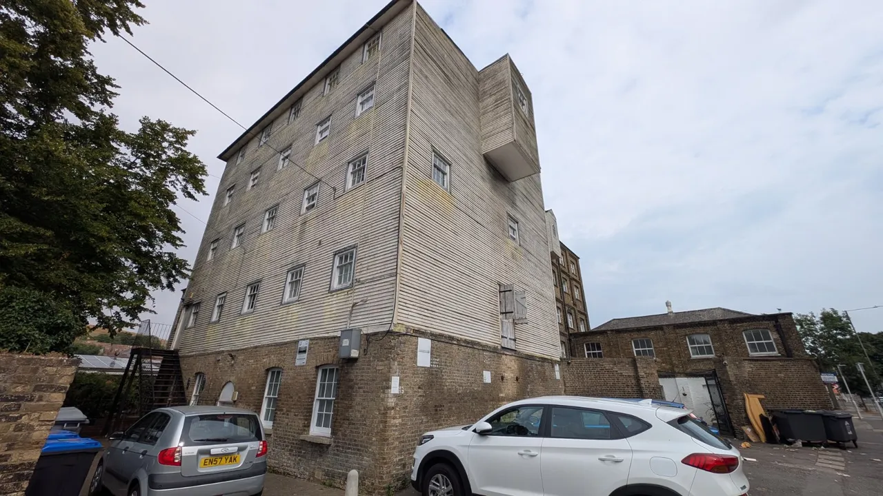 2 bed flat to rent, London Road, Dover, CT17