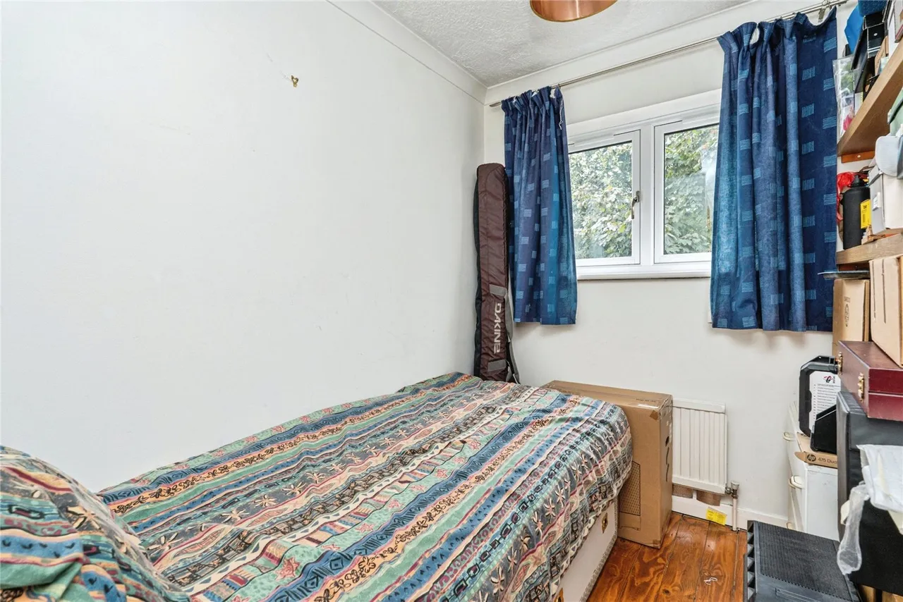 Hawkesworth Drive, Bagshot, Surrey, GU19 5QZ, photo 7