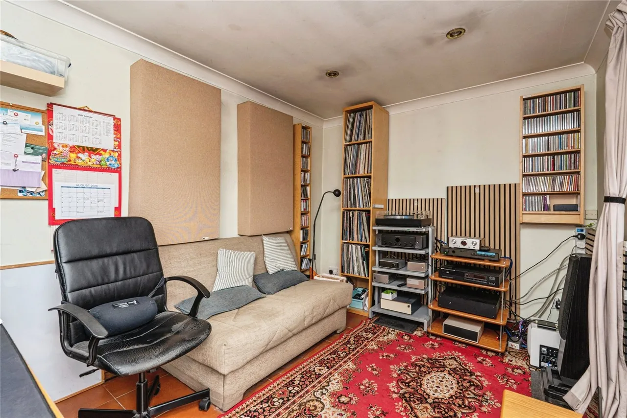 Hawkesworth Drive, Bagshot, Surrey, GU19 5QZ, photo 10