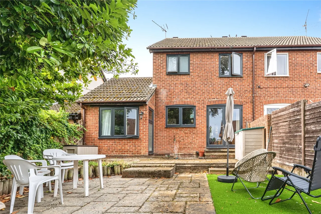 Hawkesworth Drive, Bagshot, Surrey, GU19 5QZ, photo 9