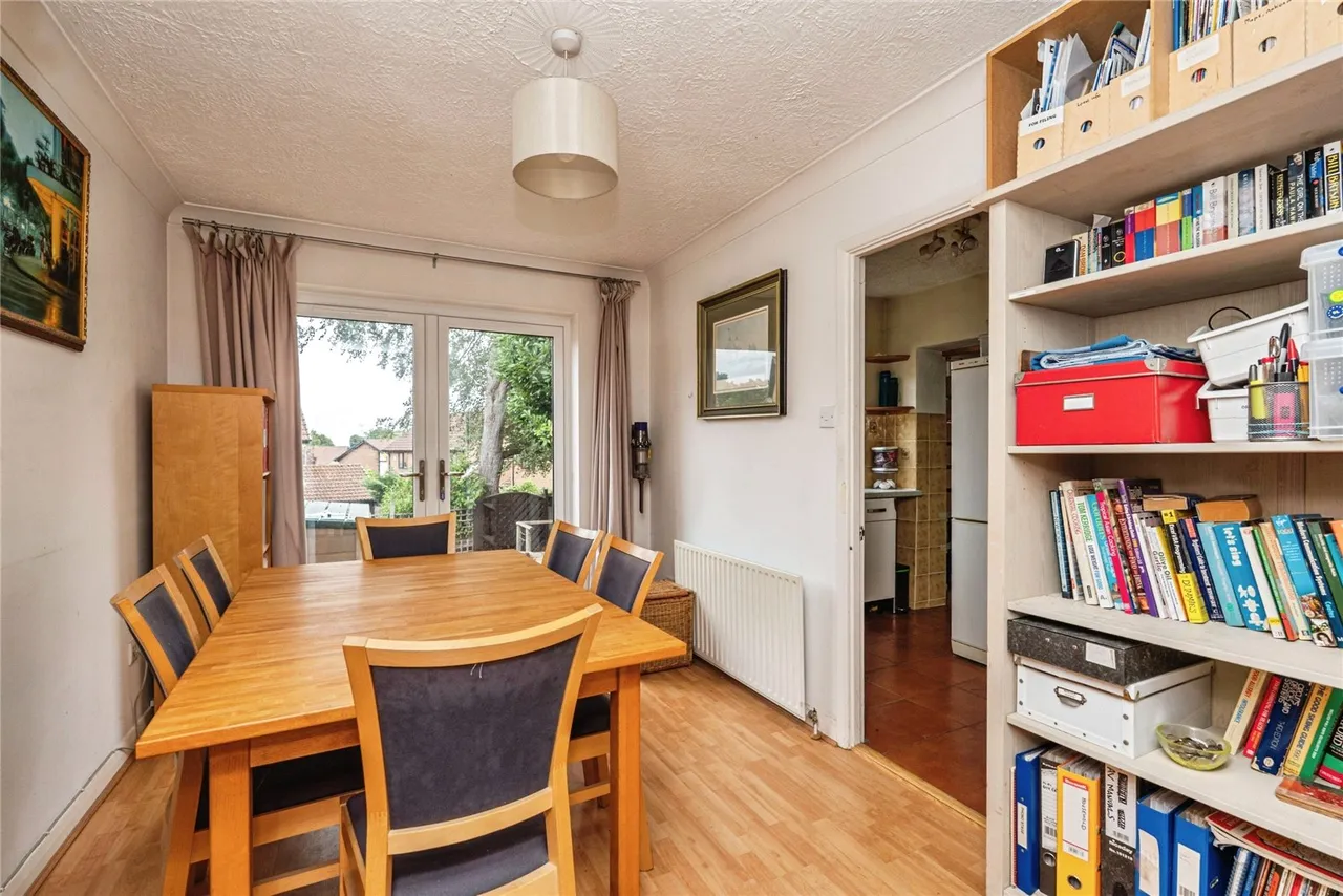 Hawkesworth Drive, Bagshot, Surrey, GU19 5QZ, photo 12