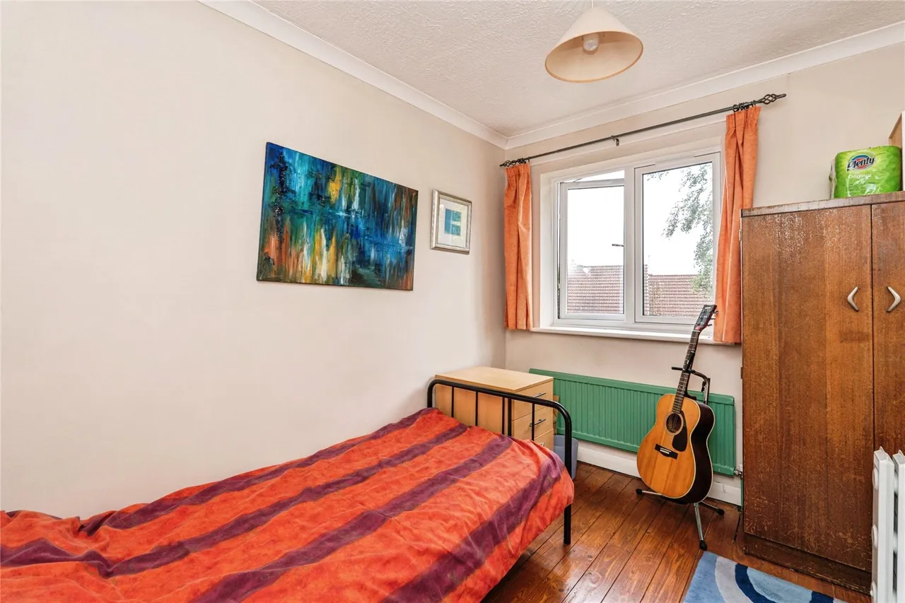 Hawkesworth Drive, Bagshot, Surrey, GU19 5QZ, photo 6