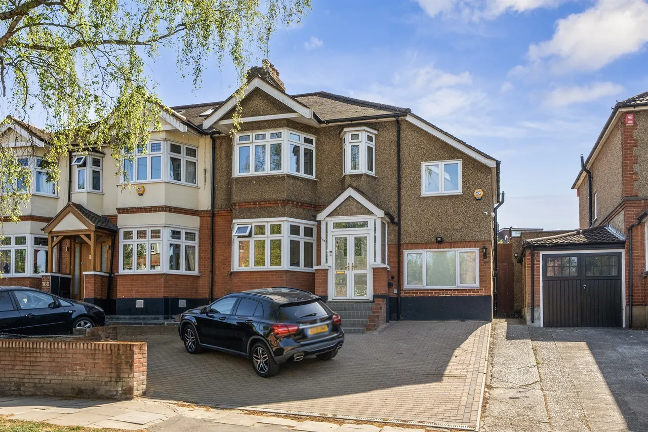 4 bed house for sale — Clay Hill, Enfield