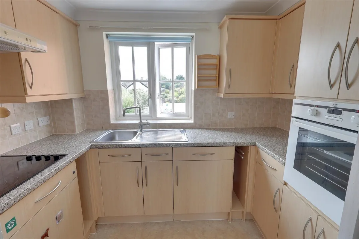 Daffodil Court, Newent, GL18, photo 3