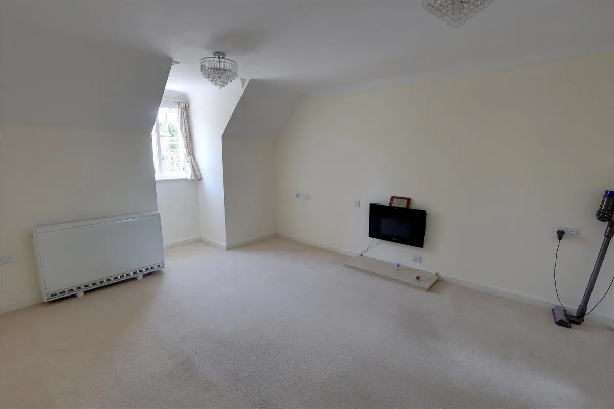 Daffodil Court, Newent, GL18, photo 2