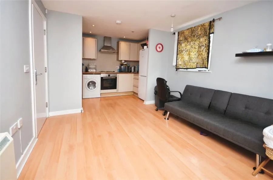 Pine Street, Aylesbury, HP19, photo 2