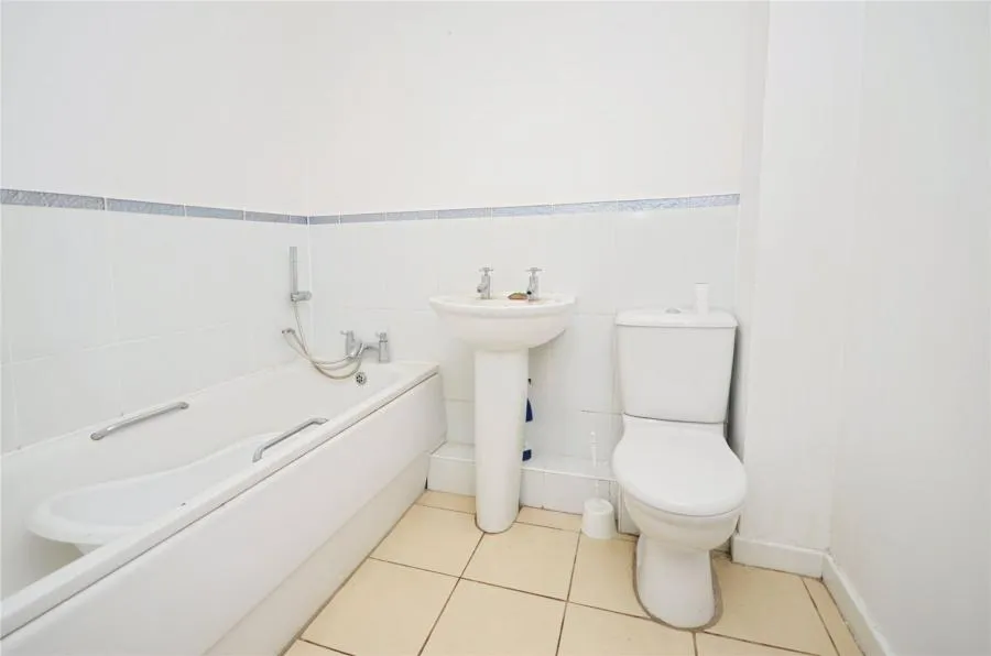 Pine Street, Aylesbury, HP19, photo 8
