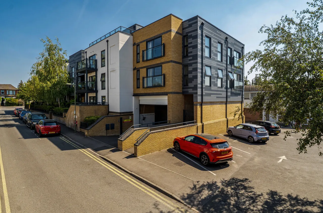 1 bed flat for sale, Wharf Road, Guildford, GU1