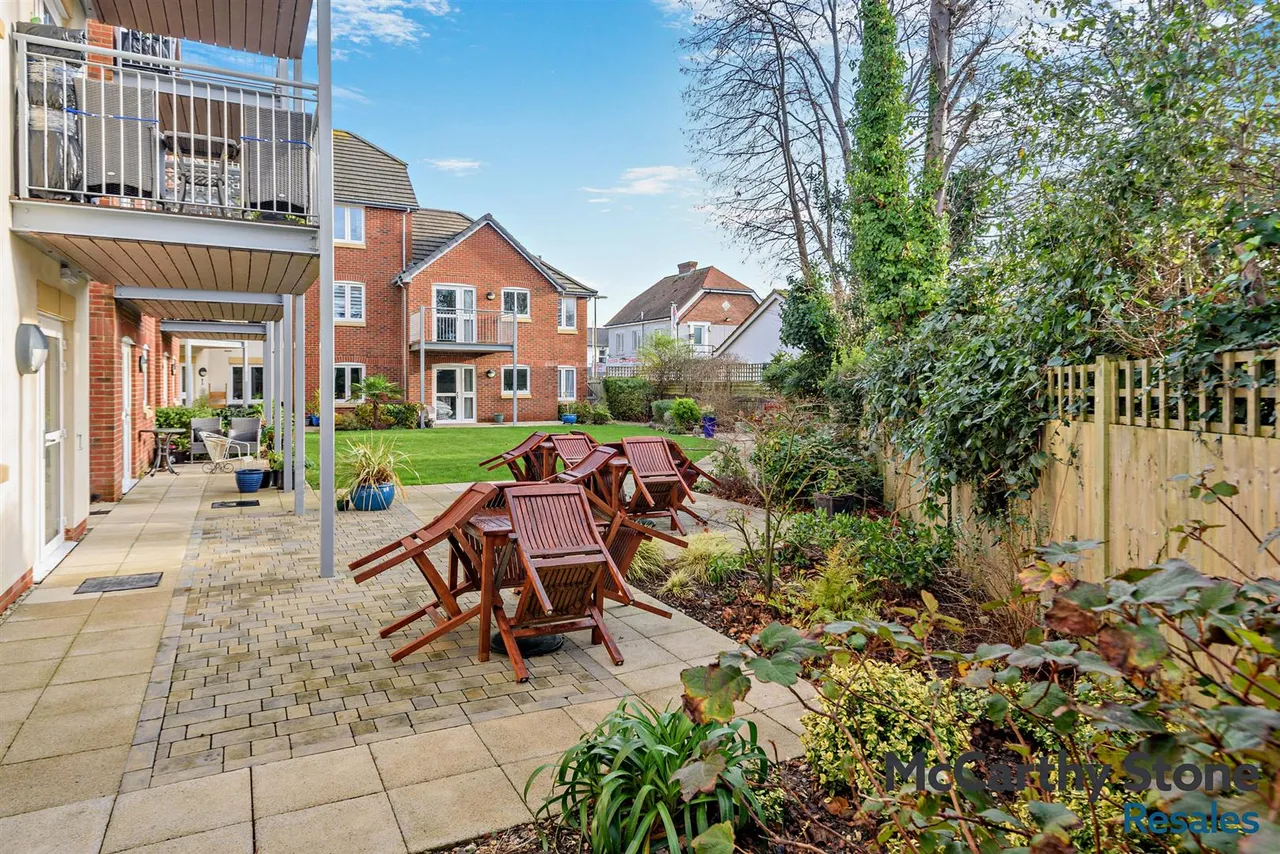 St. Marys Road, Hayling Island, PO11, photo 10
