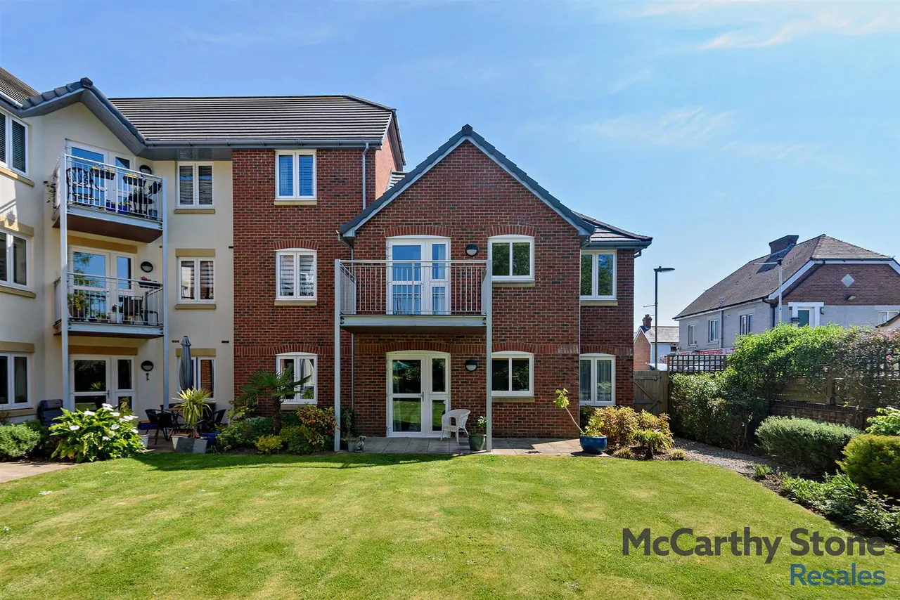 St. Marys Road, Hayling Island, PO11, photo 11