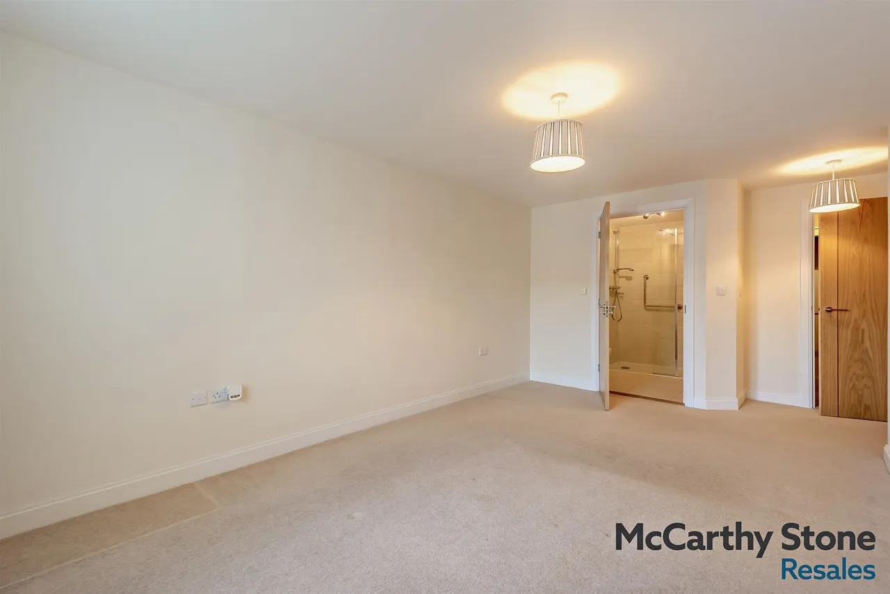 St. Marys Road, Hayling Island, PO11, photo 6