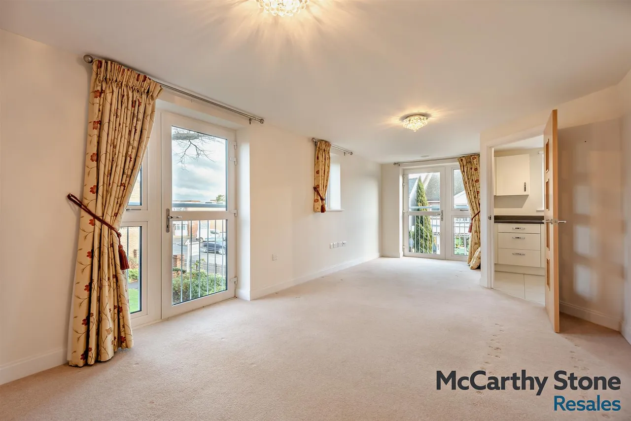 St. Marys Road, Hayling Island, PO11, photo 3
