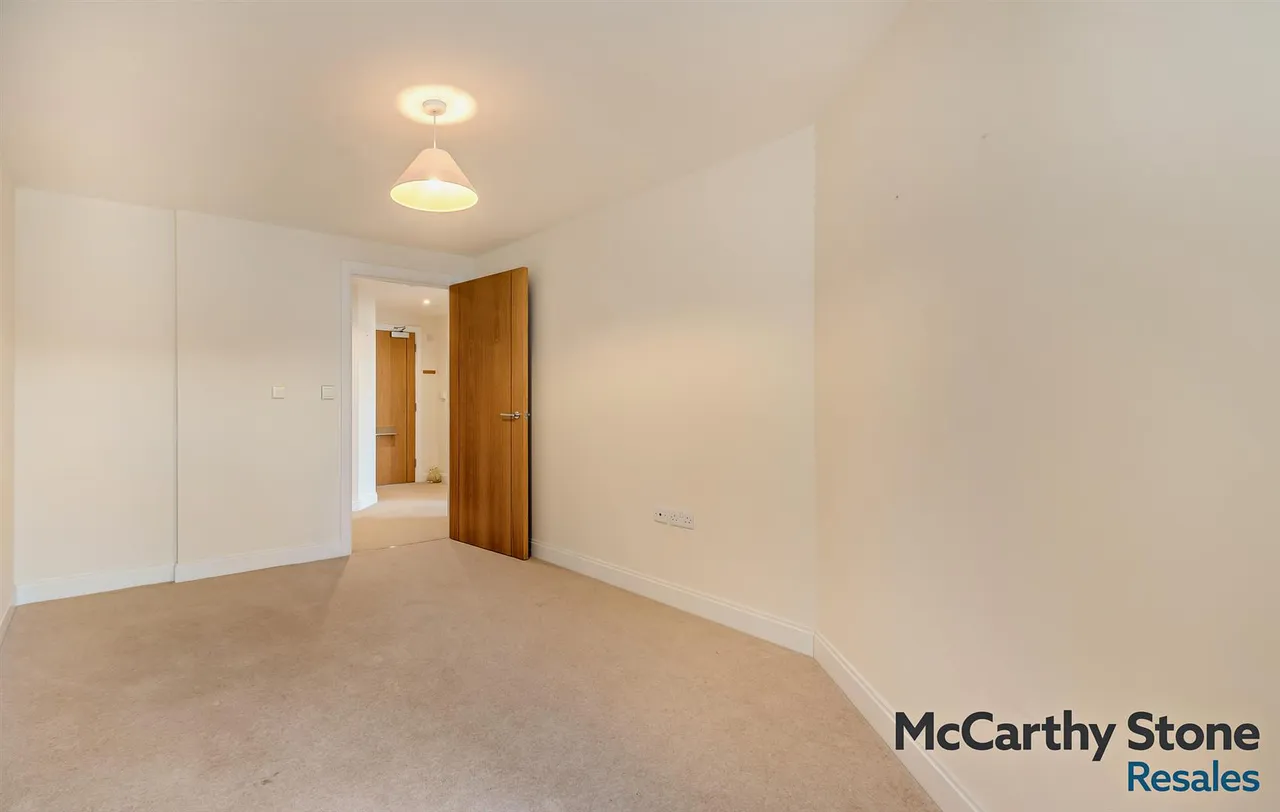 St. Marys Road, Hayling Island, PO11, photo 8