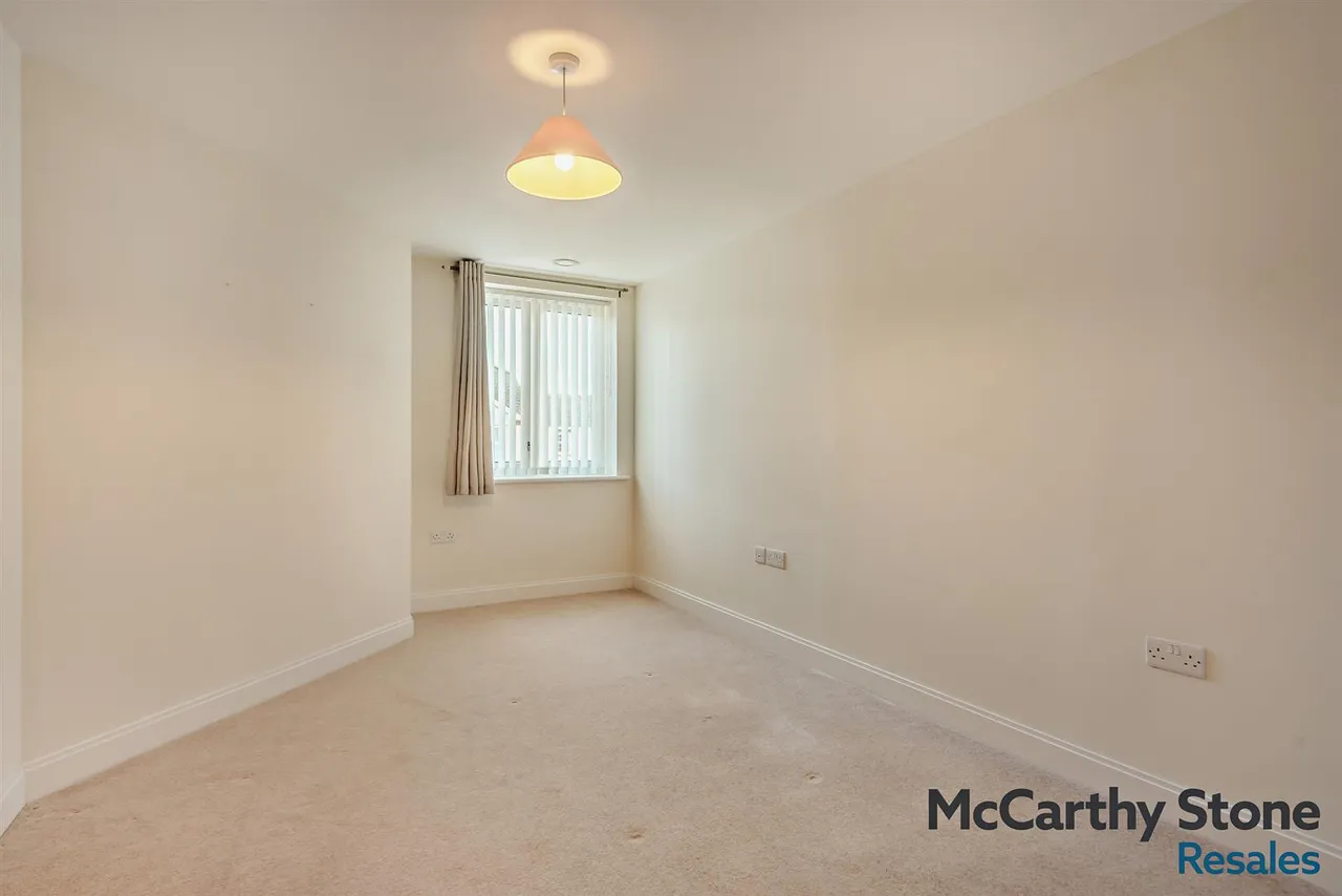 St. Marys Road, Hayling Island, PO11, photo 7