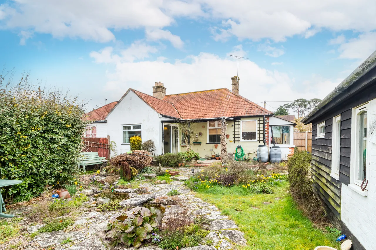 15 Woolsbridge Road, St. Leonards, Ringwood, BH24 2LP, photo 2