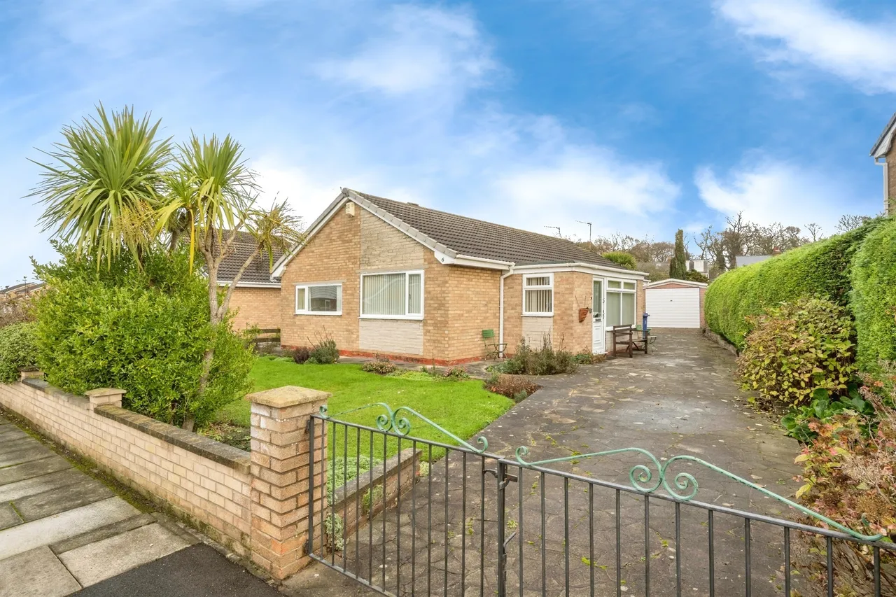 2 bed house for sale — Gayton Close, Balby, Doncaster