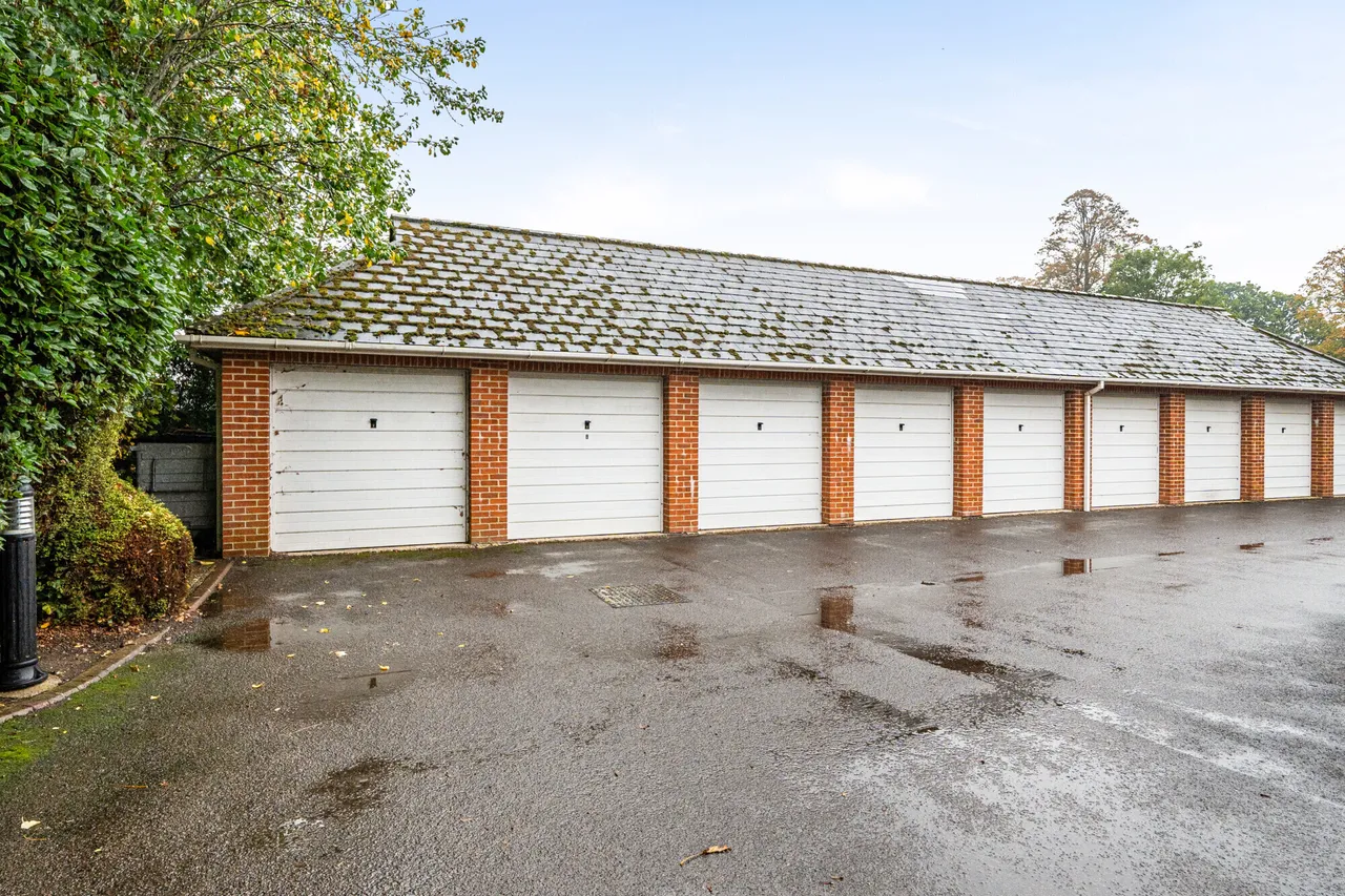 Tudor Close, Chichester, PO19, photo 11