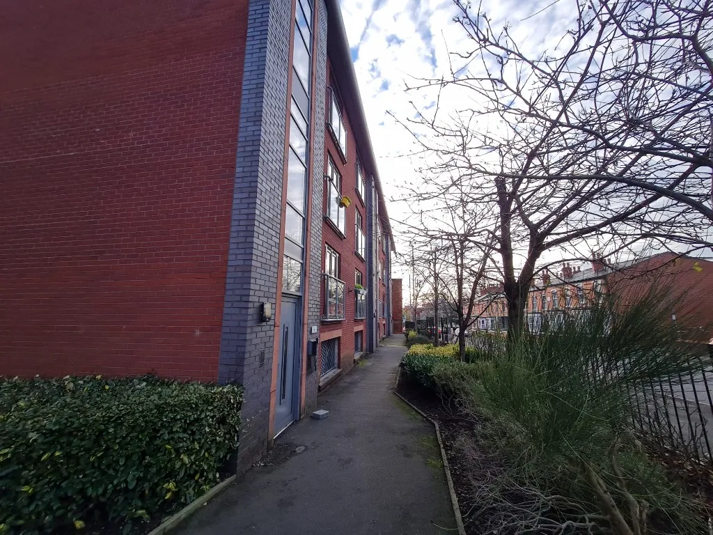 2 bed flat for sale — Mossley Road, Ashton-Under-Lyne, OL6