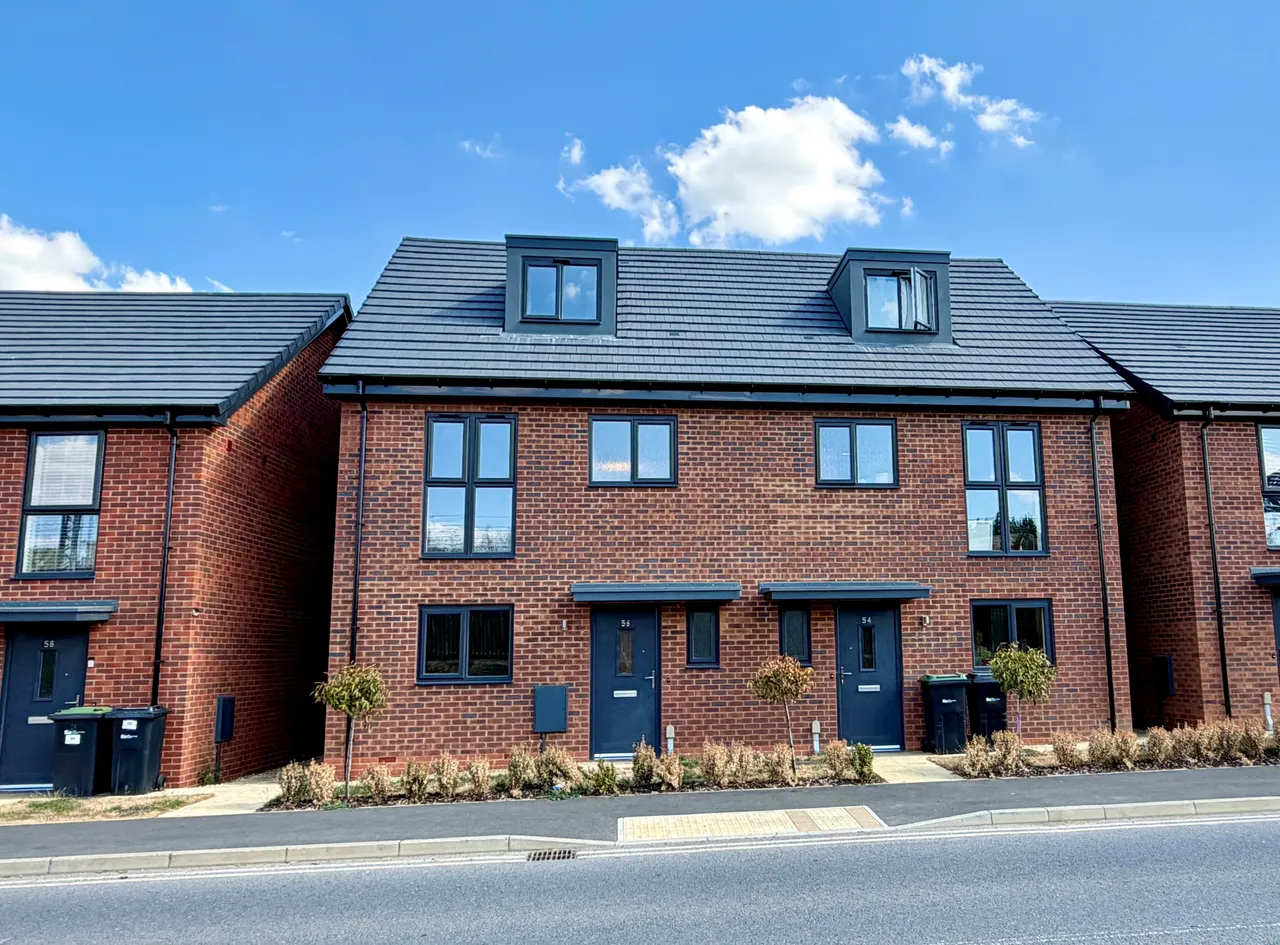 4 bed property to rent — Roundhouse Way, Wellingborough NN8 1UE