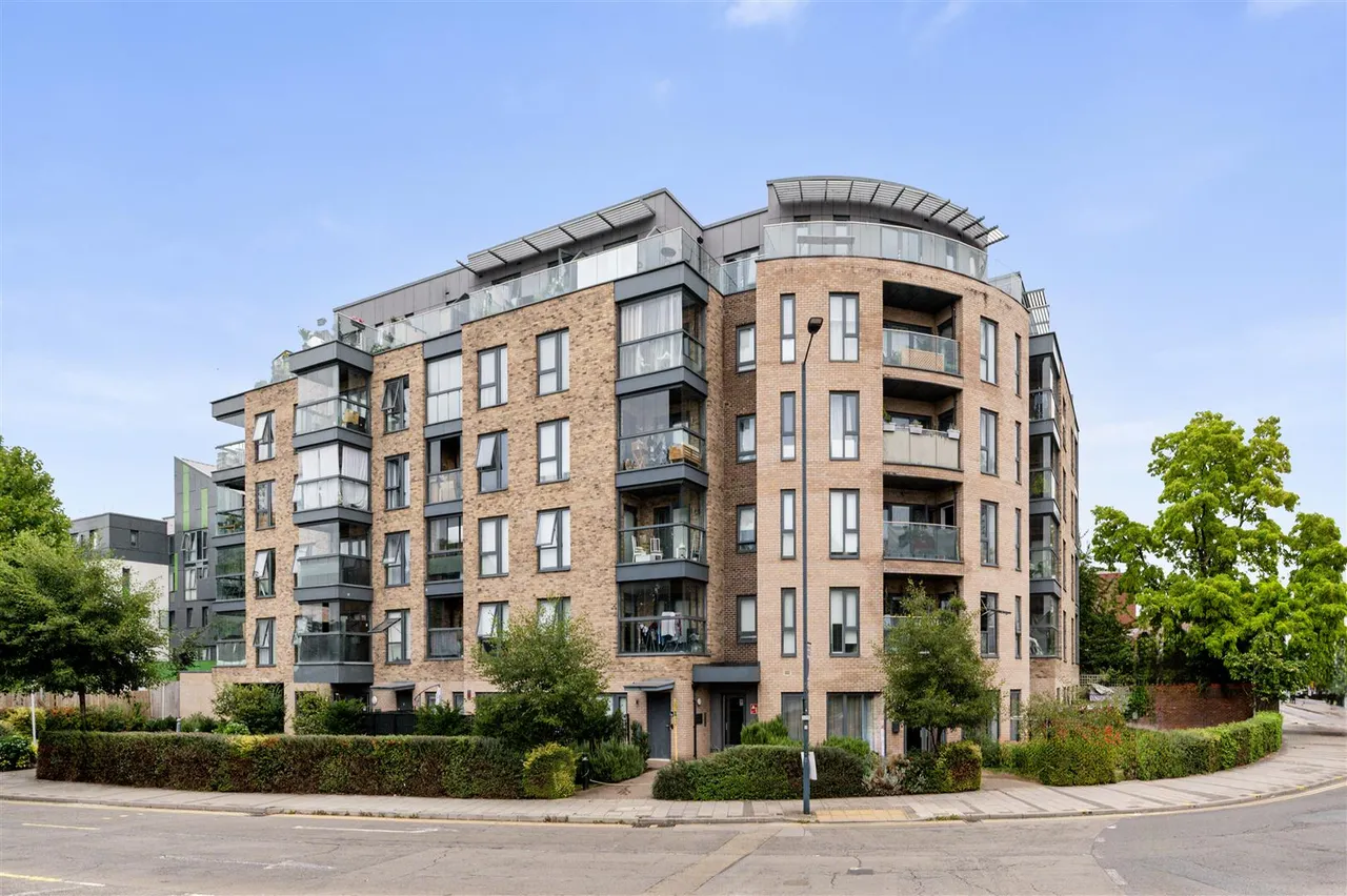2 bed flat for sale, Neasden Lane, Neasden, NW10