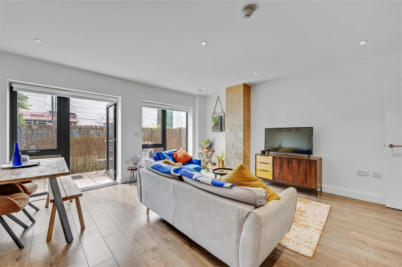 Neasden Lane, Neasden, NW10, photo 6