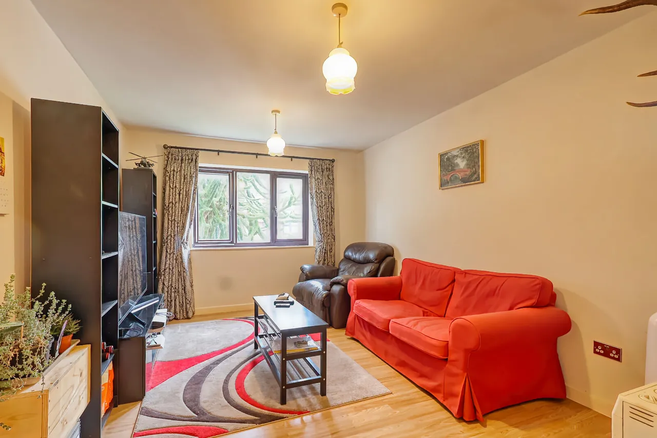 St. Georges Court, High Wycombe, HP12, photo 6