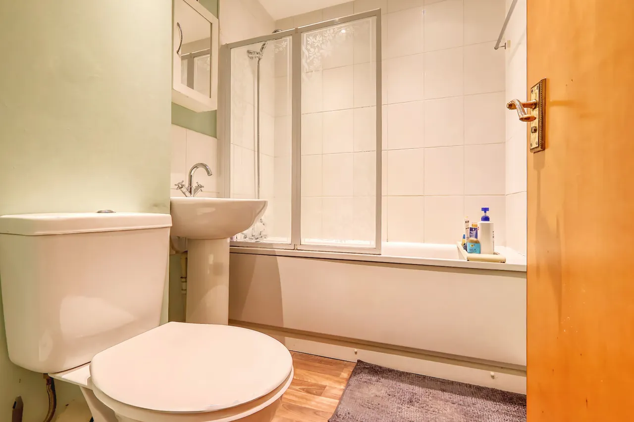 St. Georges Court, High Wycombe, HP12, photo 9