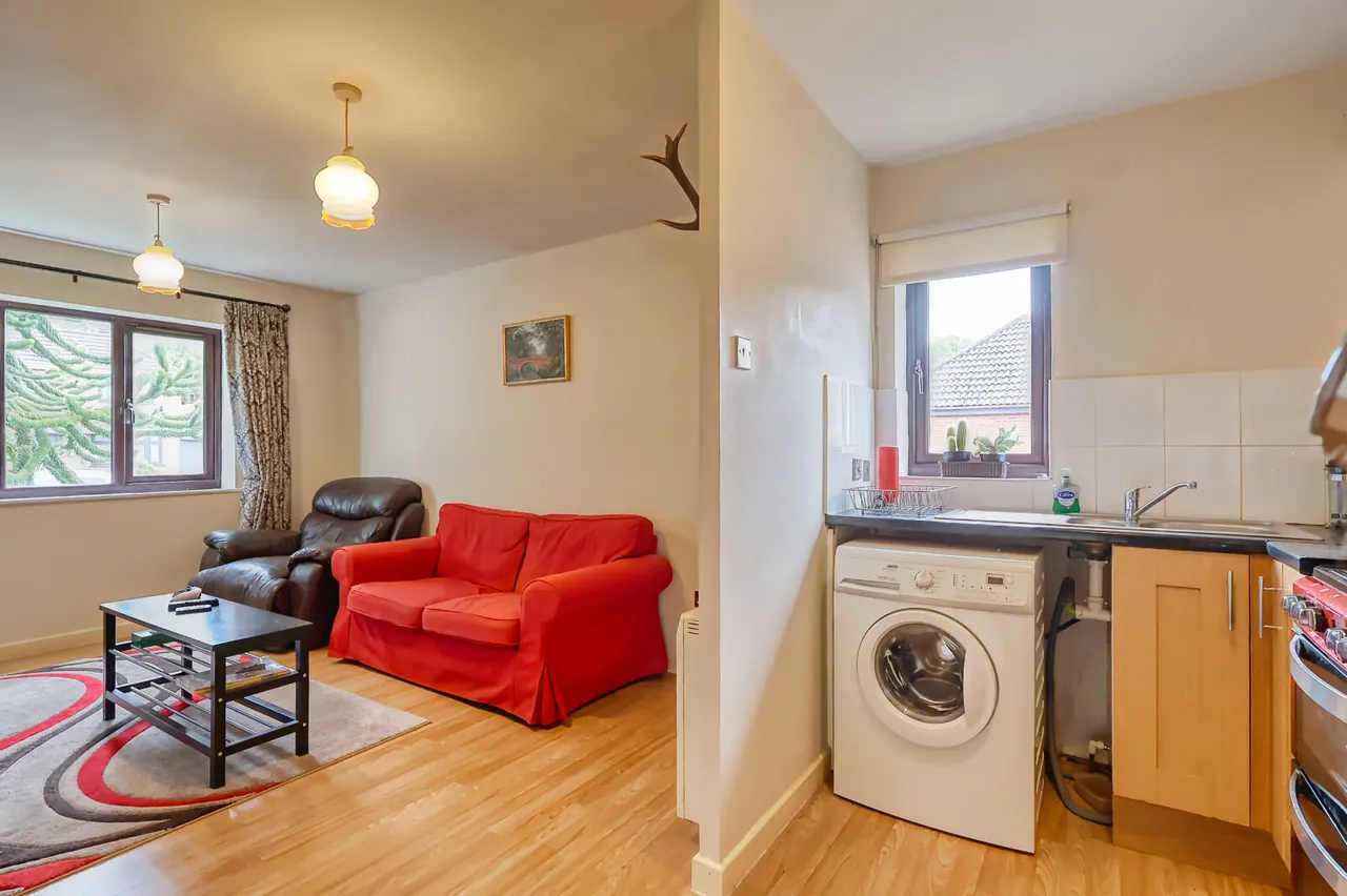 St. Georges Court, High Wycombe, HP12, photo 2