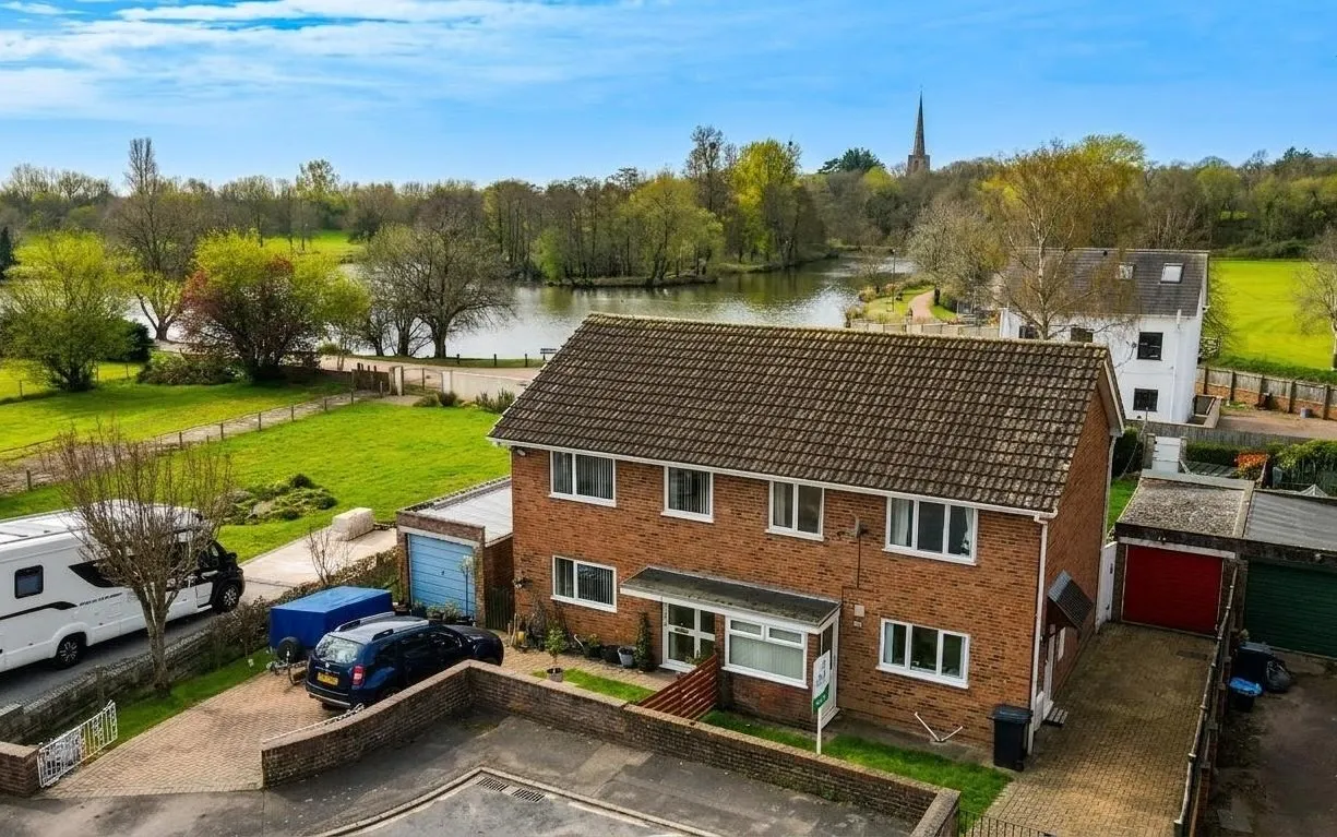 3 bed house for sale — Beaufort Drive, Lydney
