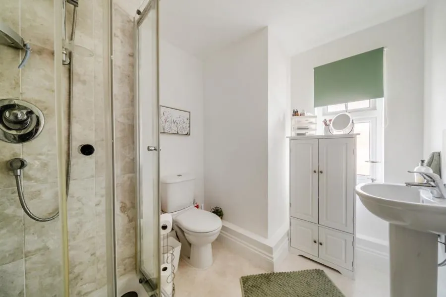 Gomer Road, Bagshot, GU19, photo 10