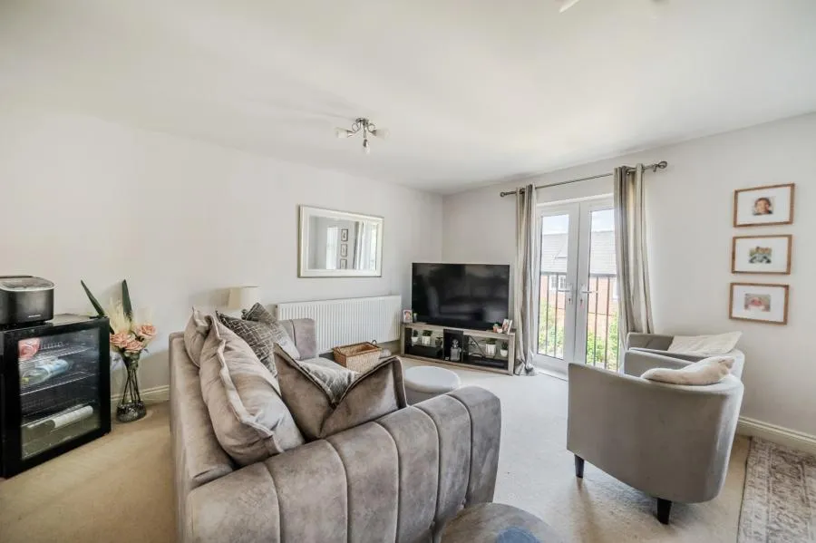 Gomer Road, Bagshot, GU19, photo 7