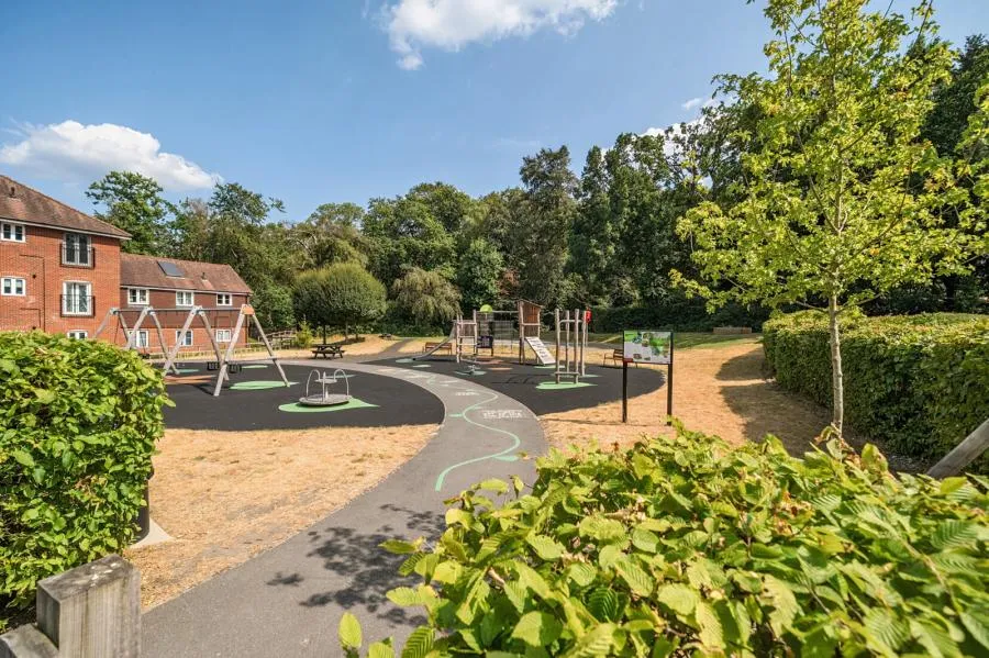 Gomer Road, Bagshot, GU19, photo 12