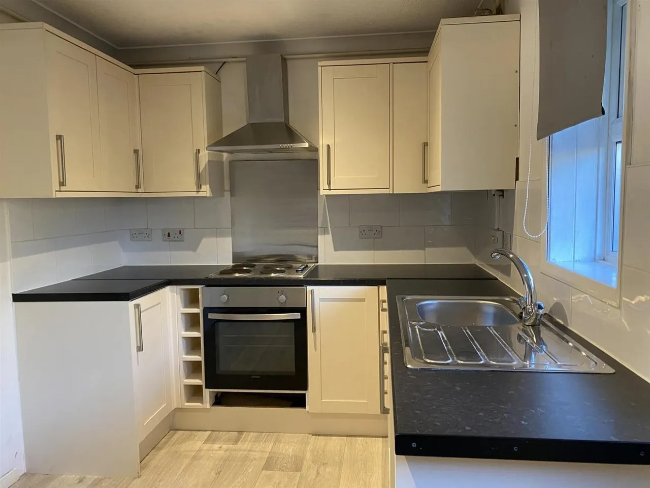Merleburgh Drive Kemsley, Sittingbourne, Kent ME10 2RW, photo 4