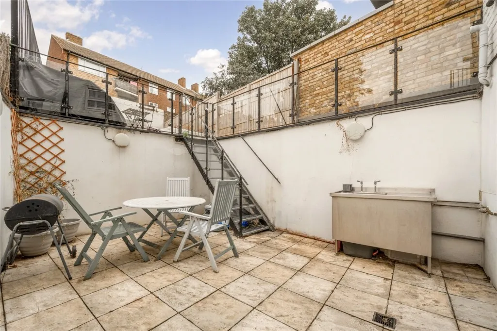 Median Road, E5, photo 8
