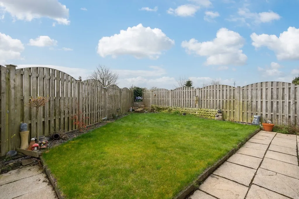 Thorndene Way, Bradford BD4 0SW, photo 16