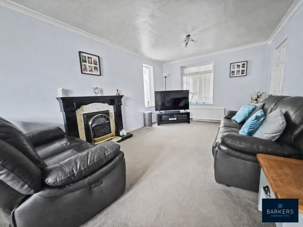 Thorndene Way, Bradford BD4 0SW, photo 3