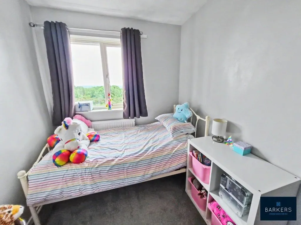 Thorndene Way, Bradford BD4 0SW, photo 14