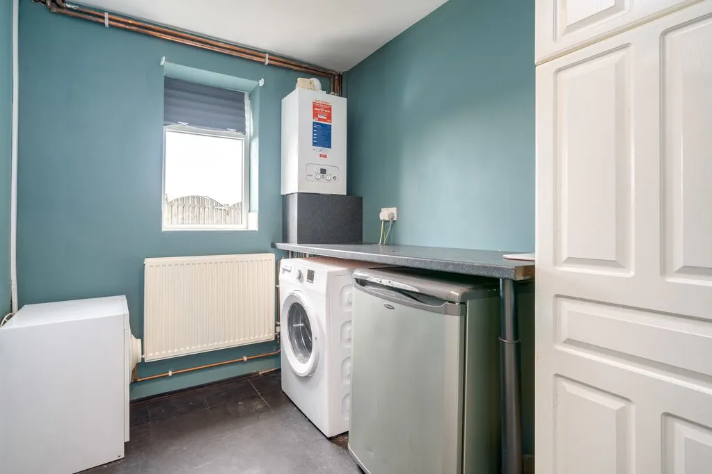 Thorndene Way, Bradford BD4 0SW, photo 9
