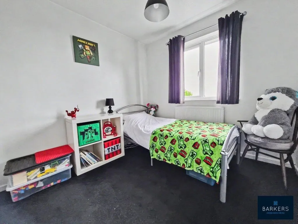 Thorndene Way, Bradford BD4 0SW, photo 13