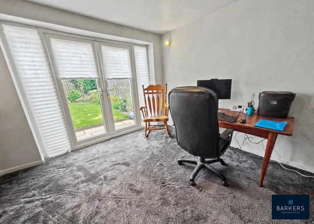 Thorndene Way, Bradford BD4 0SW, photo 7